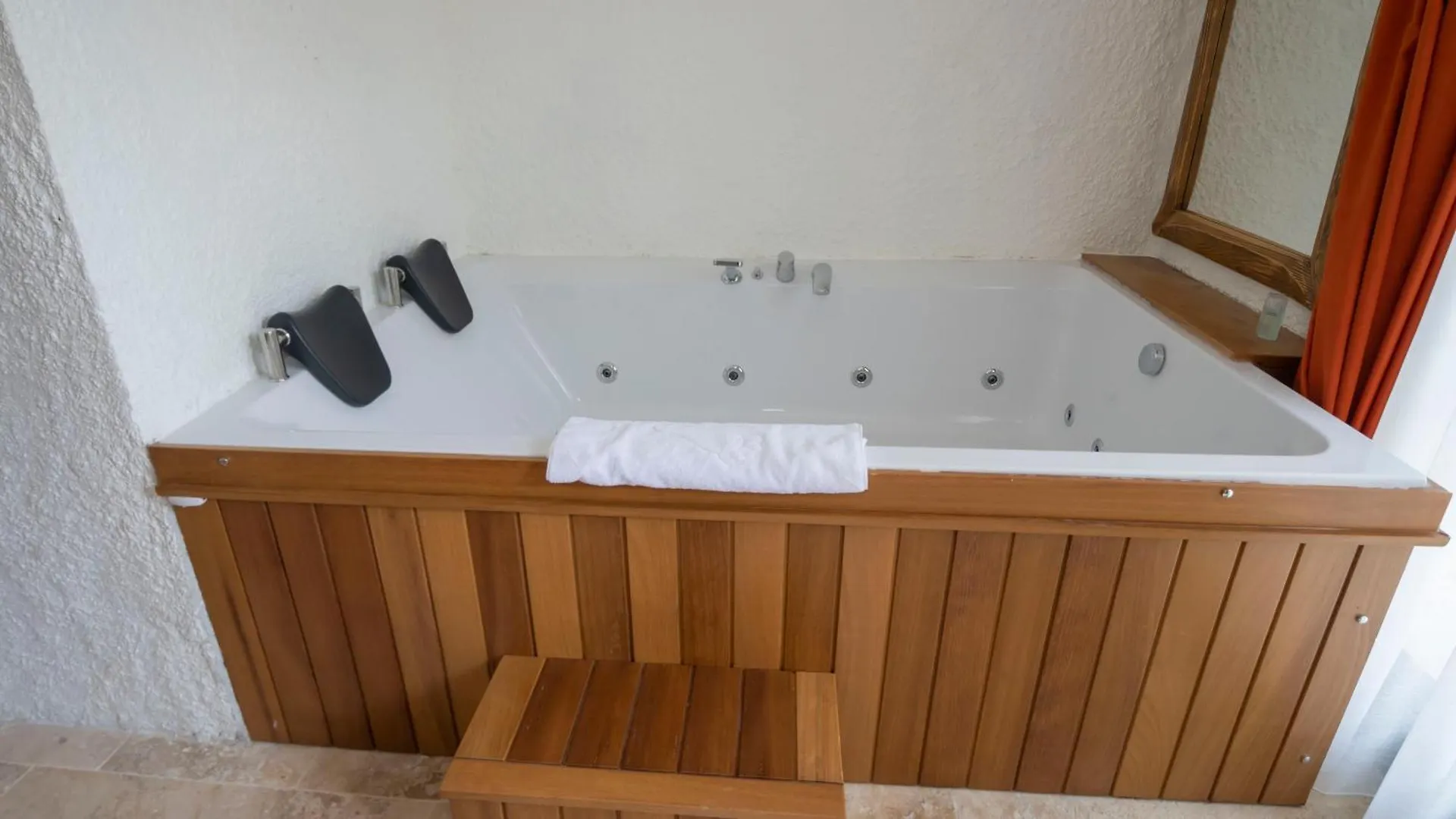 Aura Village Alaçatı Hotel